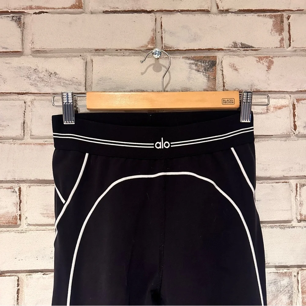 ALO Yoga Airbrush Heart Throb Black Leggings